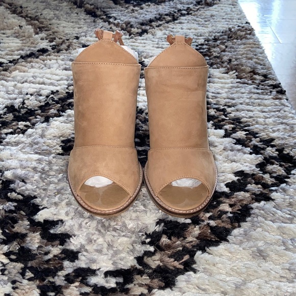 NWOT Chinese Laundry Women's Cali Leather Wedge - Picture 6 of 10